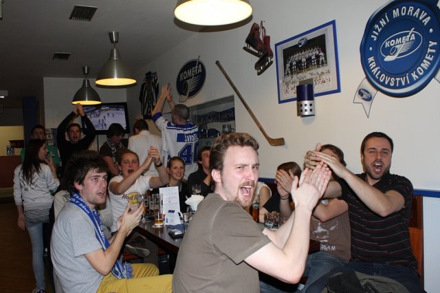 Fanousci-komety-kometa-pub-postup-do-finale-extraligy-03
