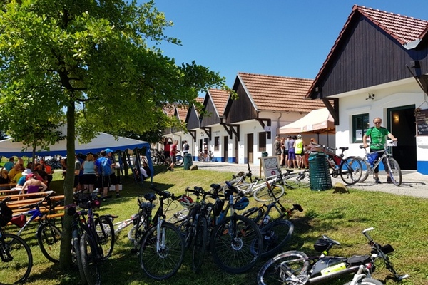 vinobrani na kolech po stezkach straznicka