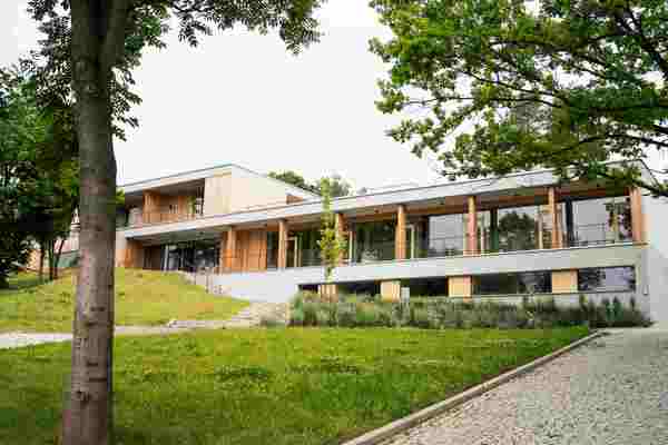 Přední čeští umělci pomůžou dětskému hospici Dům pro Julii.