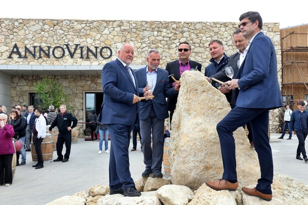 Otevření Vinařského centra ANNOVINO 600x400